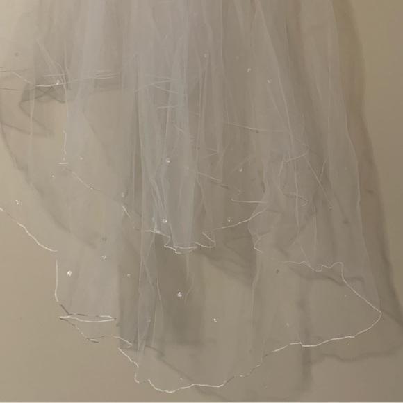 Asymmetrical rhinestone studded white sheer wedding veal, EUC - Picture 6 of 7